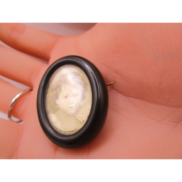 Antique Victorian Whitby Jet Photo Locket Brooch Pin Mourning Pin - Picture 9 of 9
